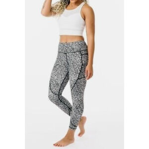 Zyia Active Size 14-16Black White Mosaic Pocket Soft N Snug Leggings‎ 7/8